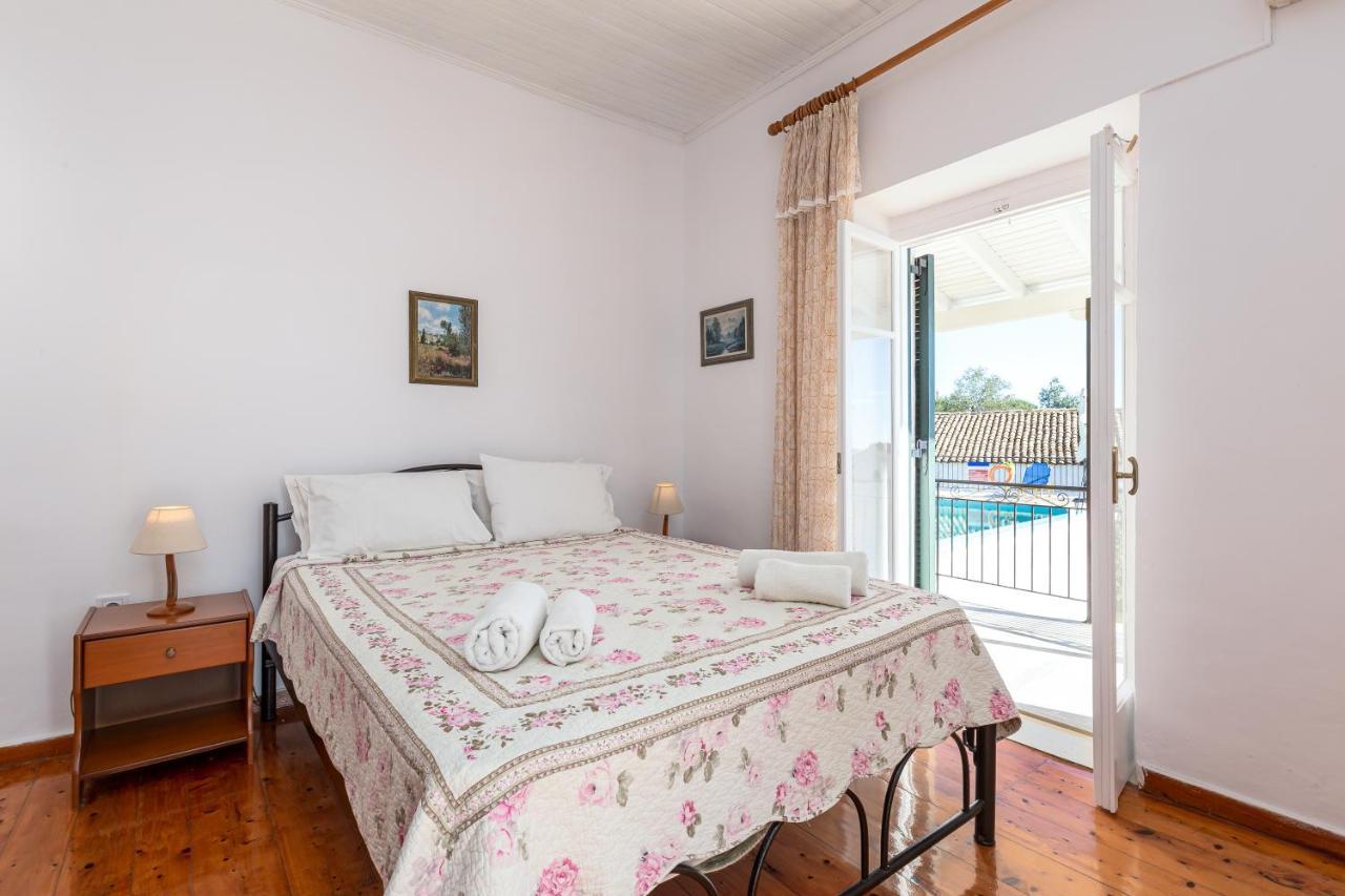 Villa Georgina Nisaki  Exteriör bild
